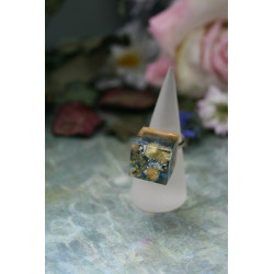 Bague,  "Cube Flora, sous le ciel bleul"