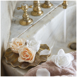 Coffret de 12 roses en  feuilles de savon -  Mathilde M.